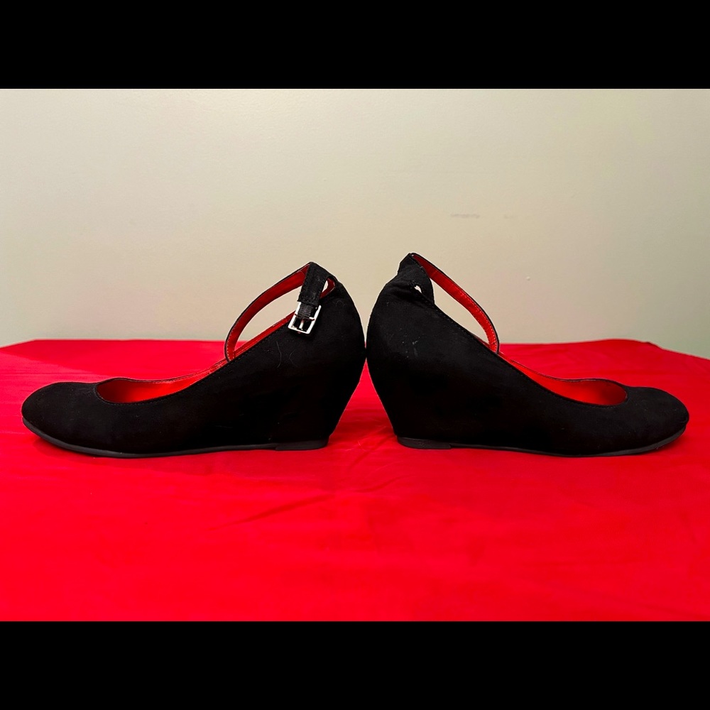 Chinese Laundry “Always Yours” Black Suede Wedge Sz 7.5